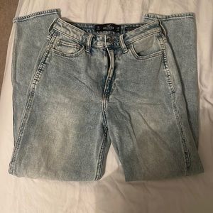 Hollister high rise mom jeans!!